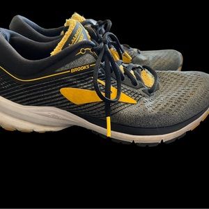 Brooks Launch 5 - 2018 Pittsburgh Marathon Edition Terrible towel GUC
